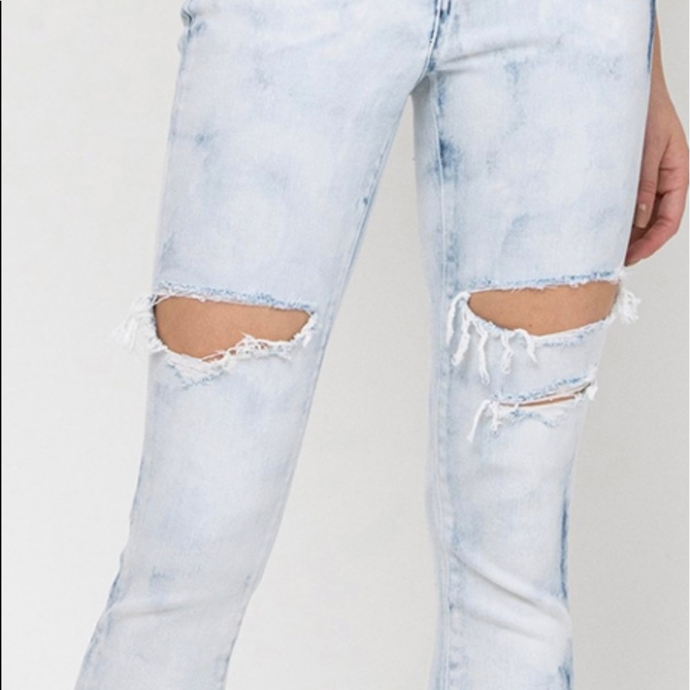 CUTE LIKE NEW Vervet Distressed Jeans size 31